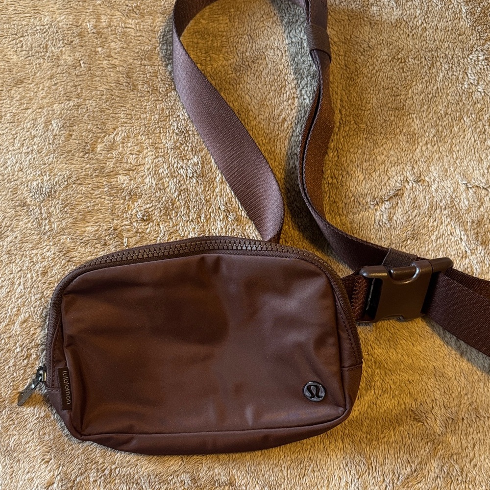lululemon athletica Men's Dark Brown Waist Pack